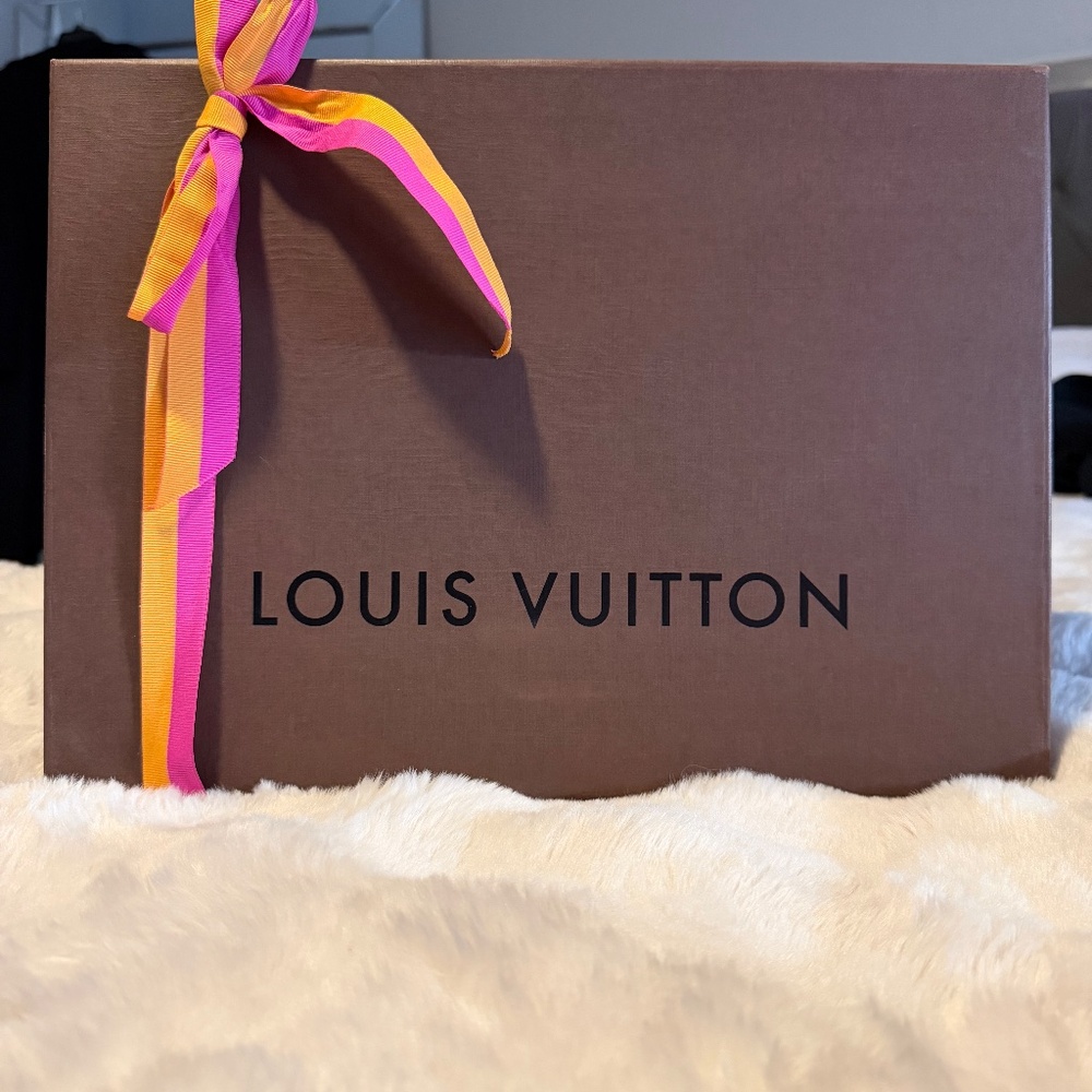 LOUIS VUITTON